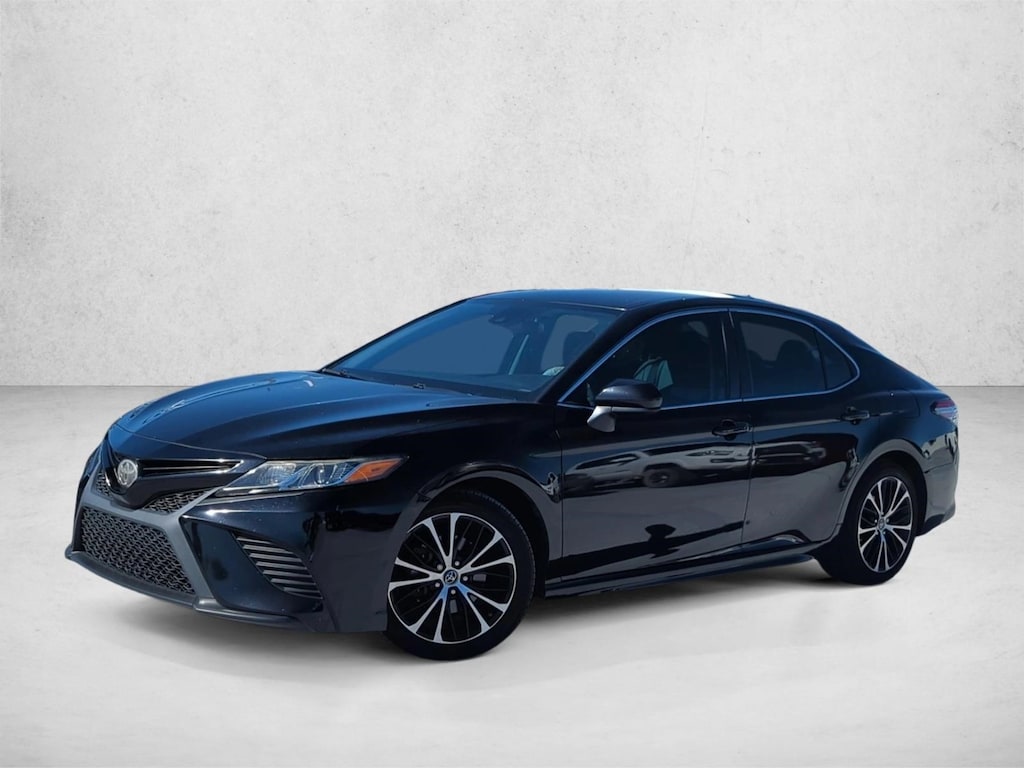 Used 2019 Toyota Camry SE Sedan