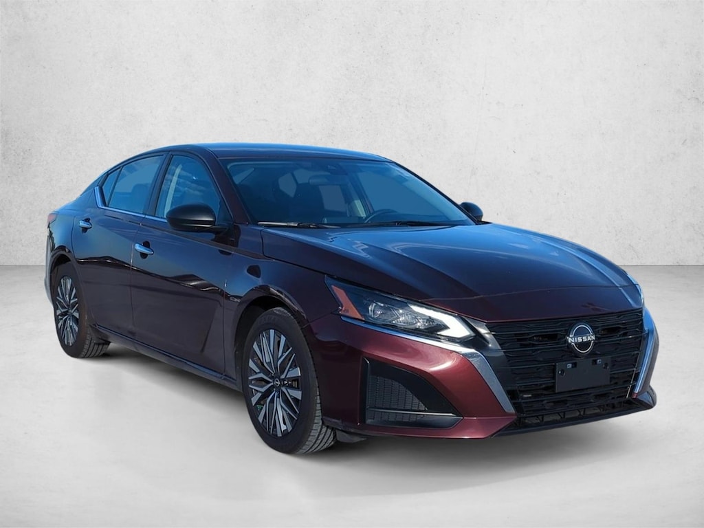 Used 2024 Nissan Altima 2.5 SV Sedan