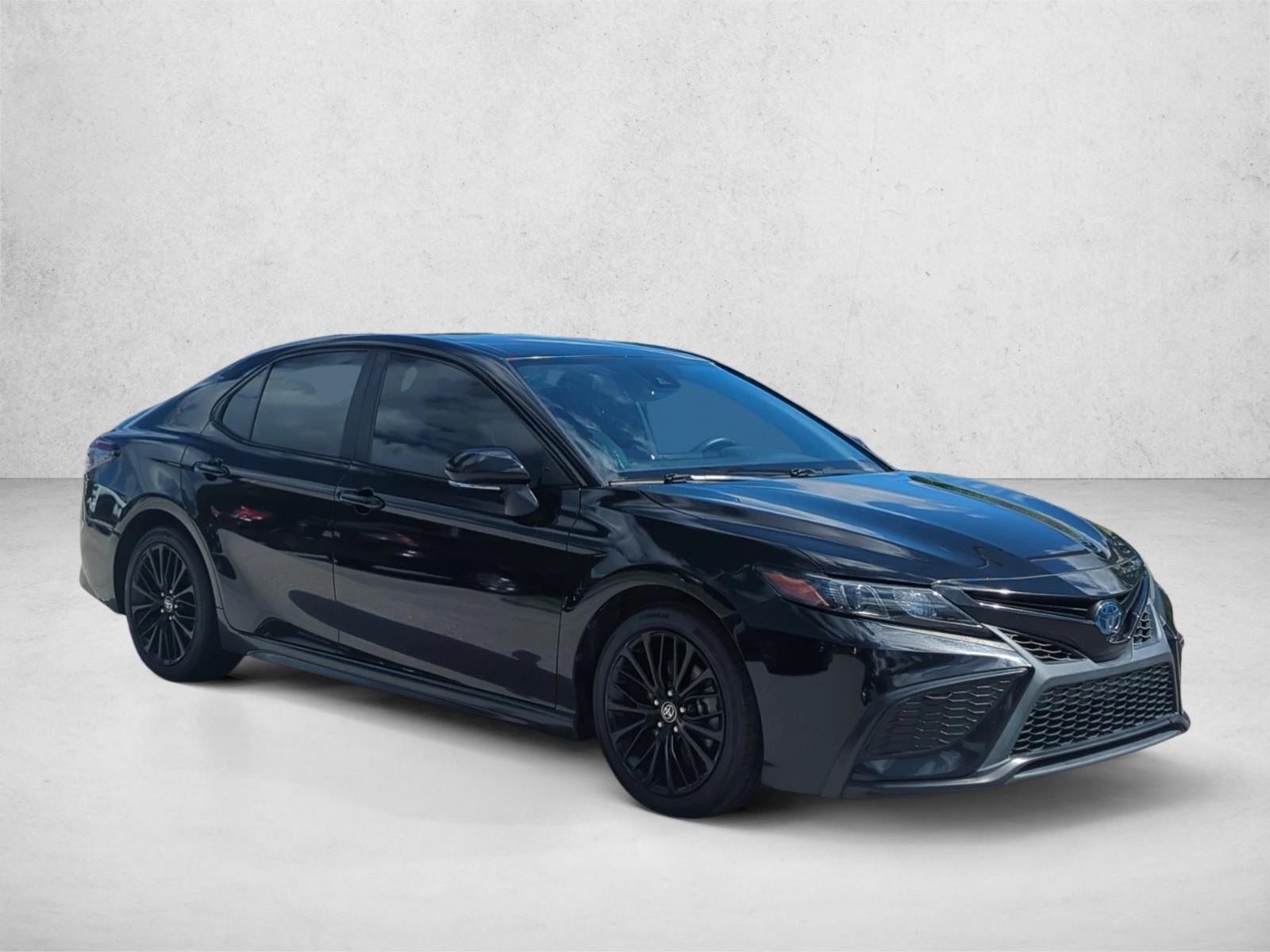 2022 Toyota Camry Hybrid SE photo 3
