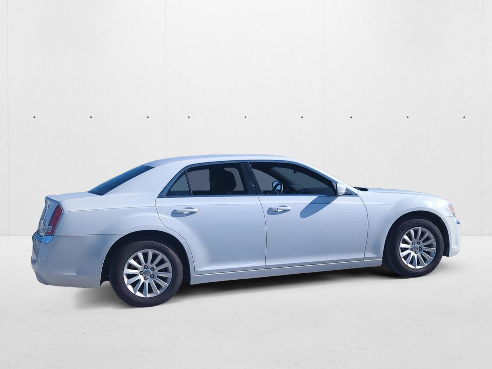 2012 Chrysler 300 Base Limited photo 4
