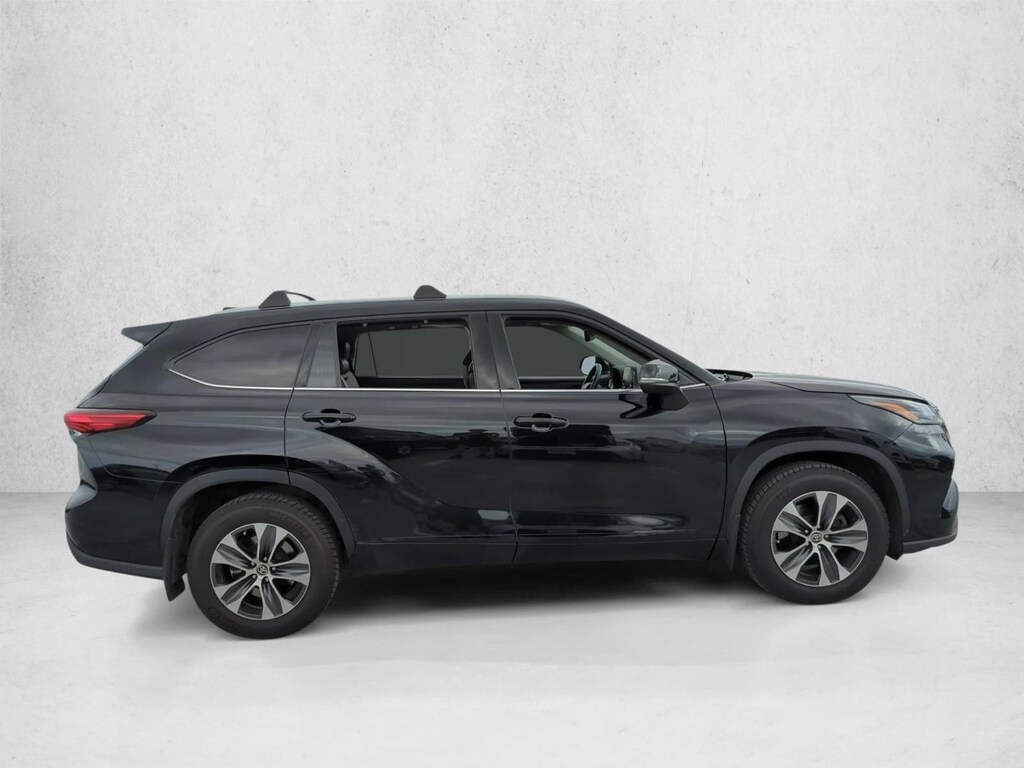 Used 2021 Toyota Highlander XLE SUV