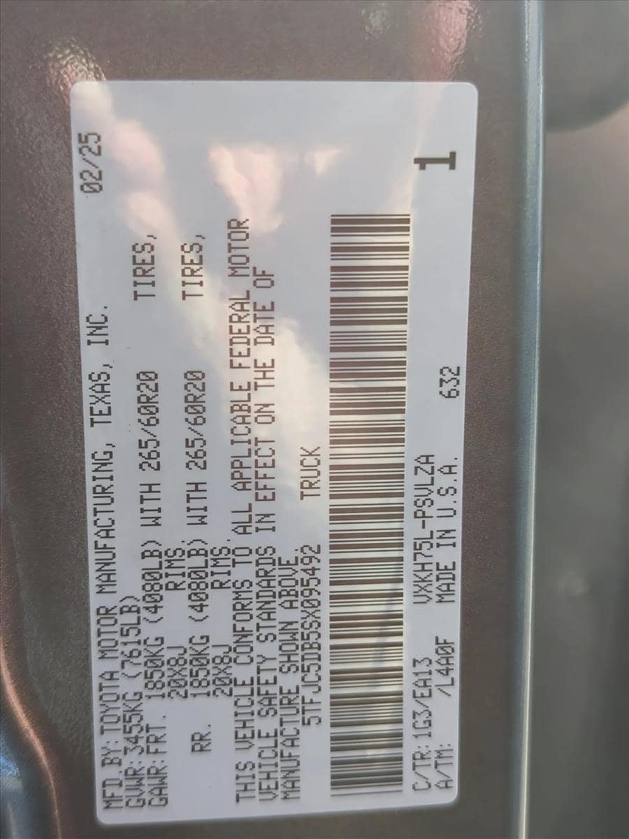 2025 Toyota Tundra Limited - Photo 18