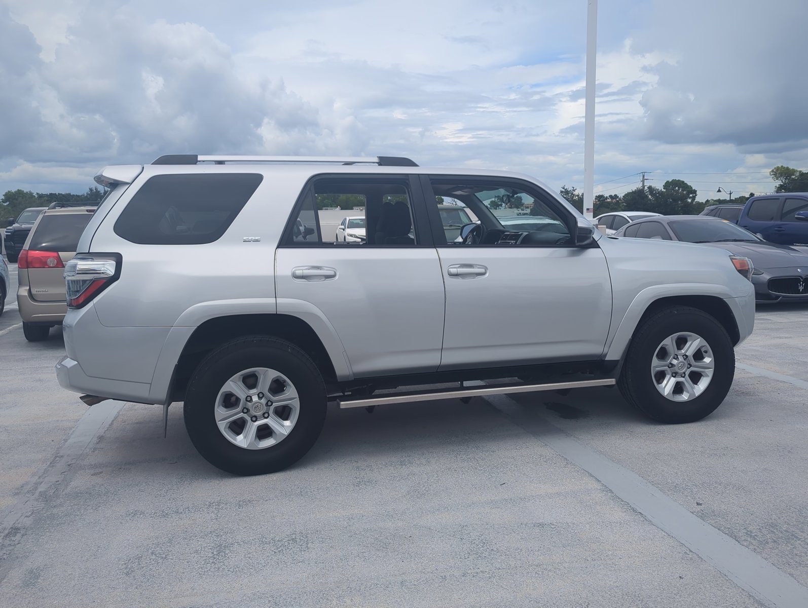 2019 Toyota 4Runner SR5 2WD photo 4