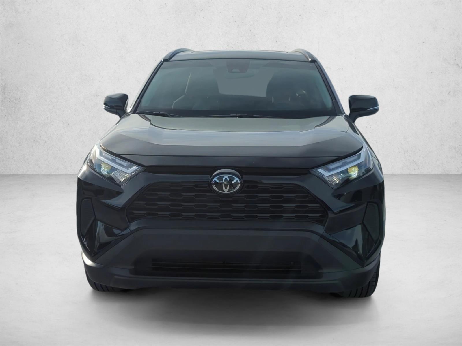 2025 Toyota RAV4 Hybrid XLE photo 2