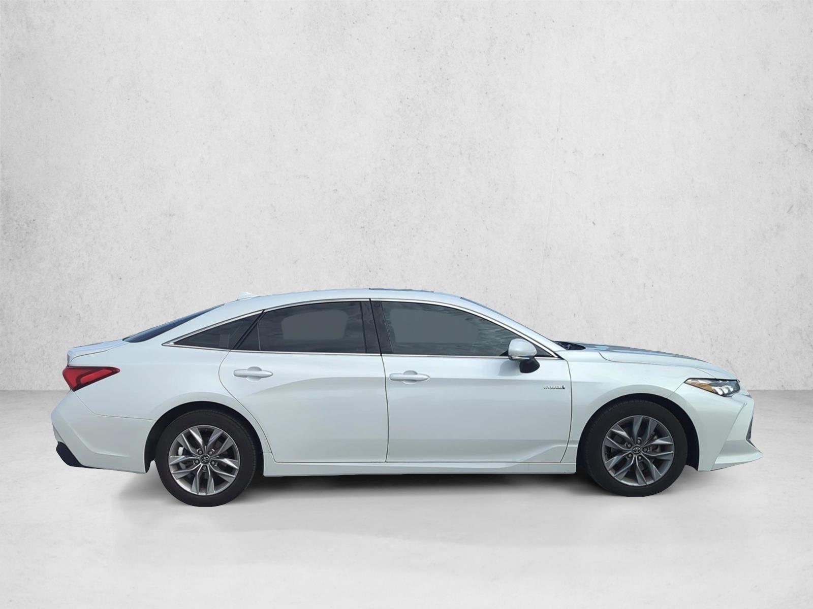 2019 Toyota Avalon Hybrid XLE photo 4