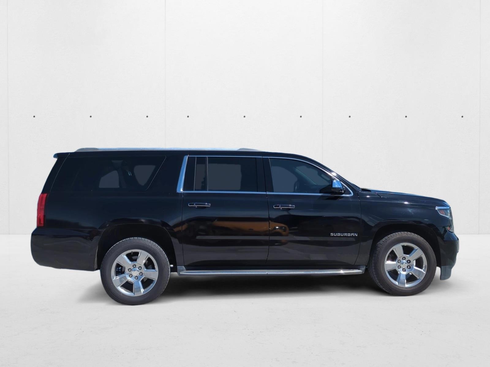 2017 Chevrolet Suburban 1500 Premier photo 3