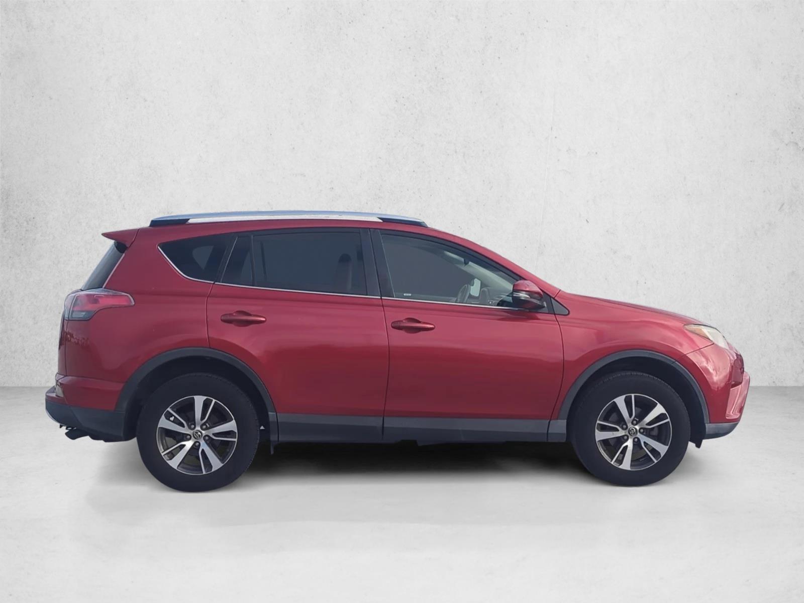2016 Toyota RAV4 XLE photo 4