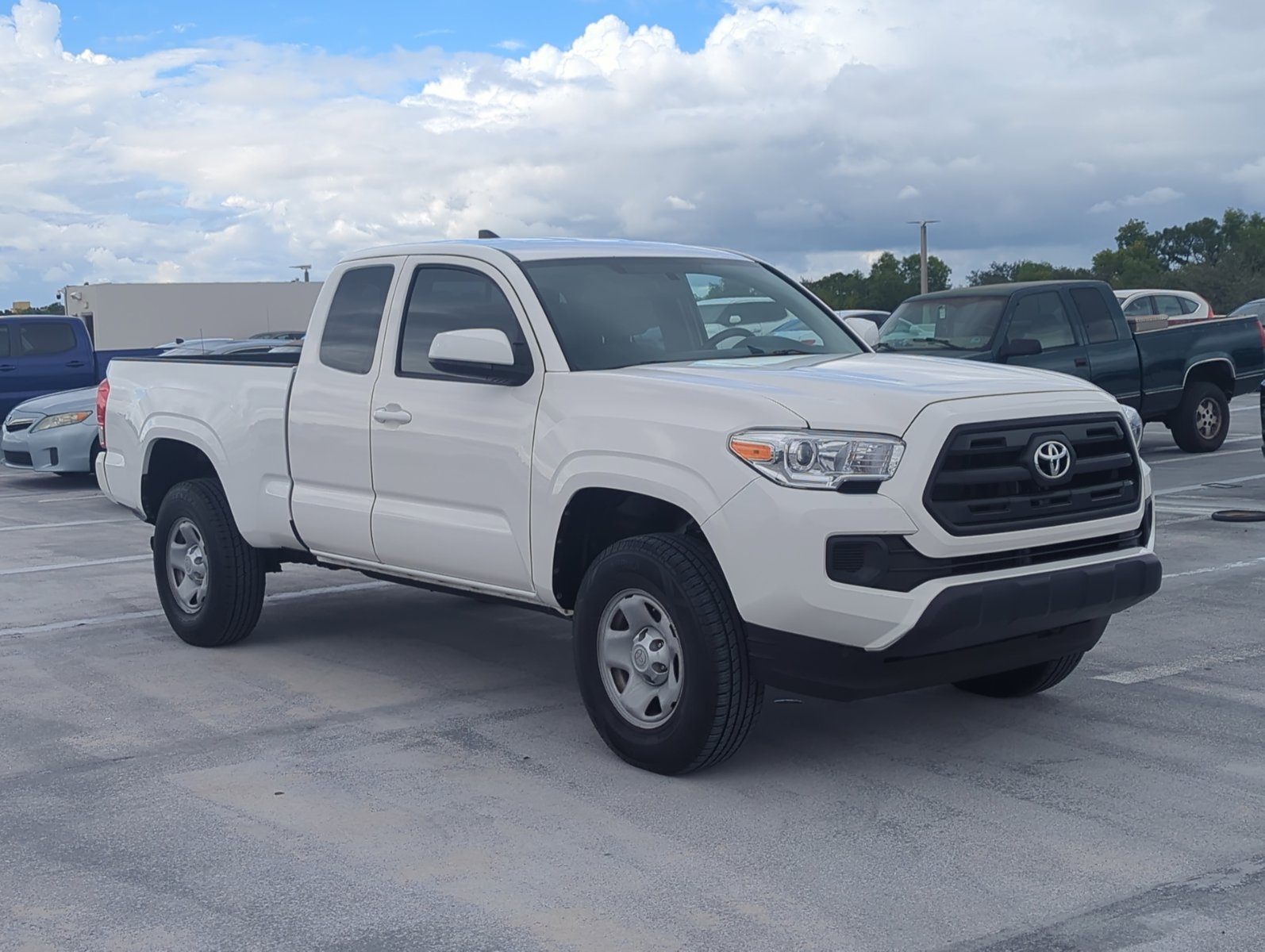 2017 Toyota Tacoma SR photo 3