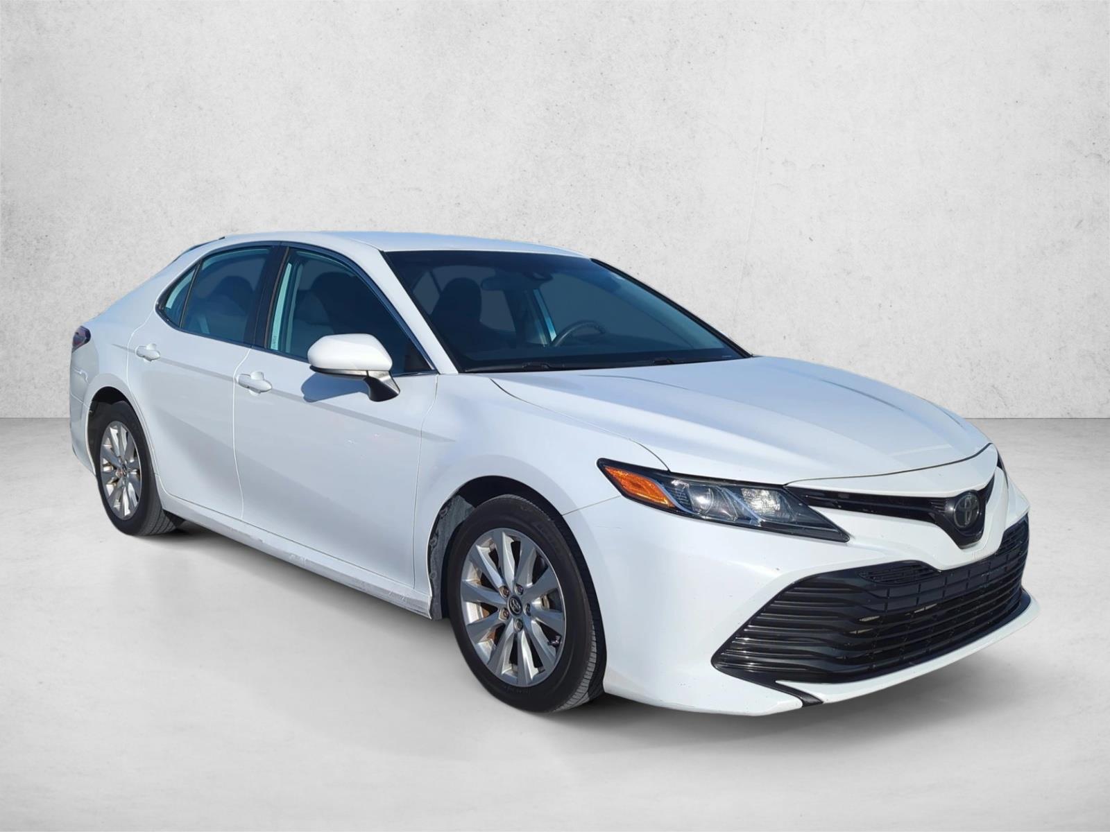 2019 Toyota Camry LE photo 3