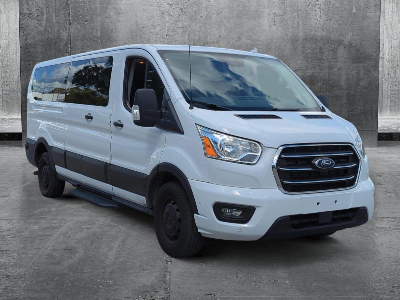 2020 Ford Transit Passenger XL photo 3