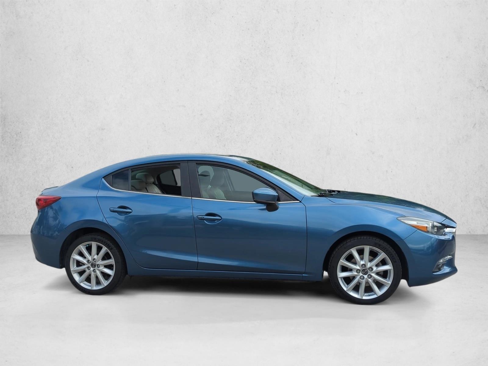 2017 Mazda Mazda3 Grand Touring Sedan photo 4