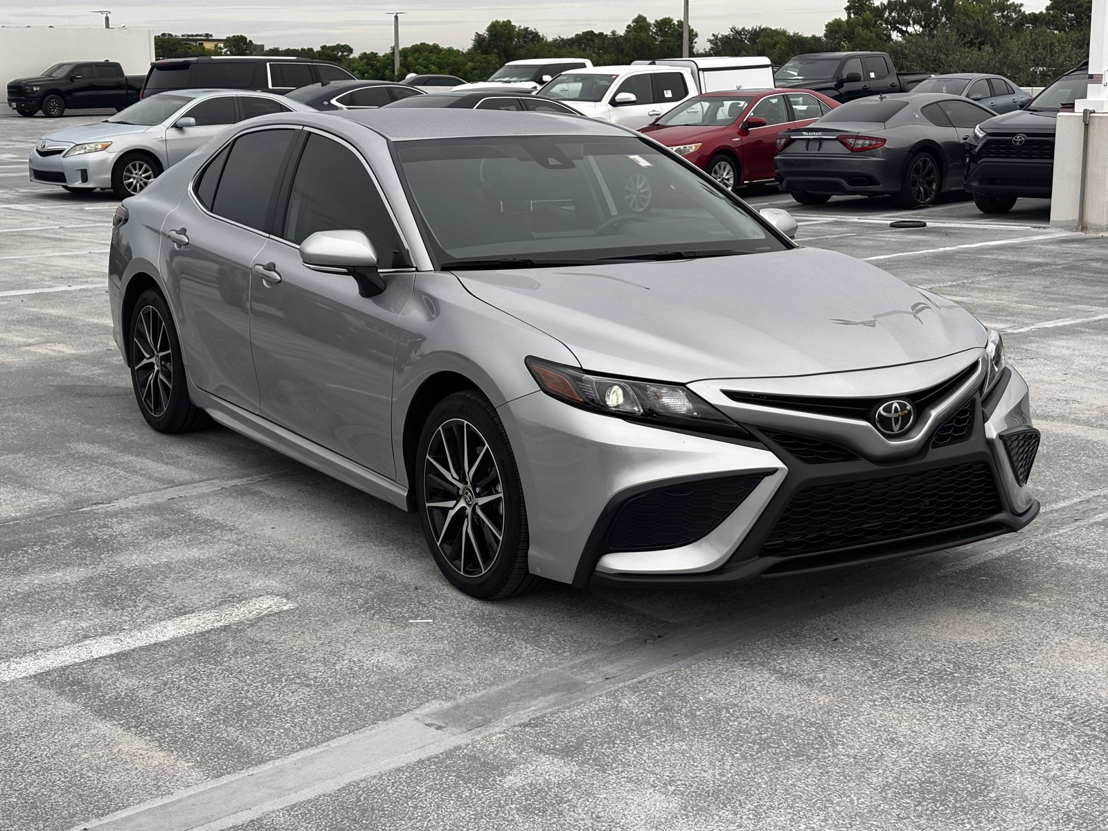 2024 Toyota Camry SE photo 3