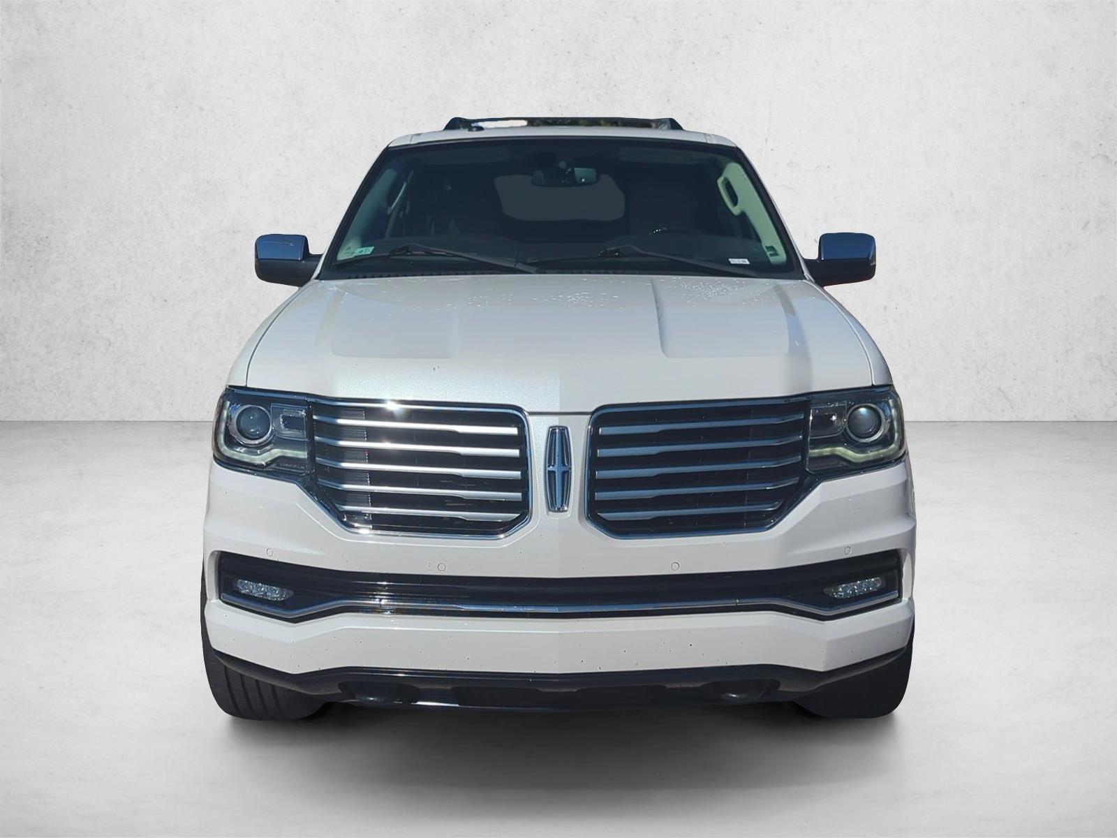 2015 Lincoln Navigator L photo 2