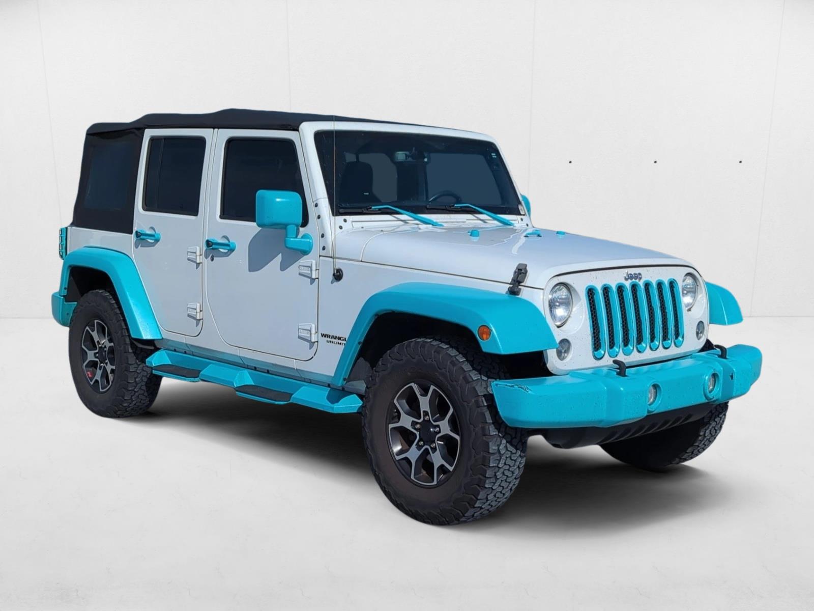 2015 Jeep Wrangler Unlimited Rubicon photo 3