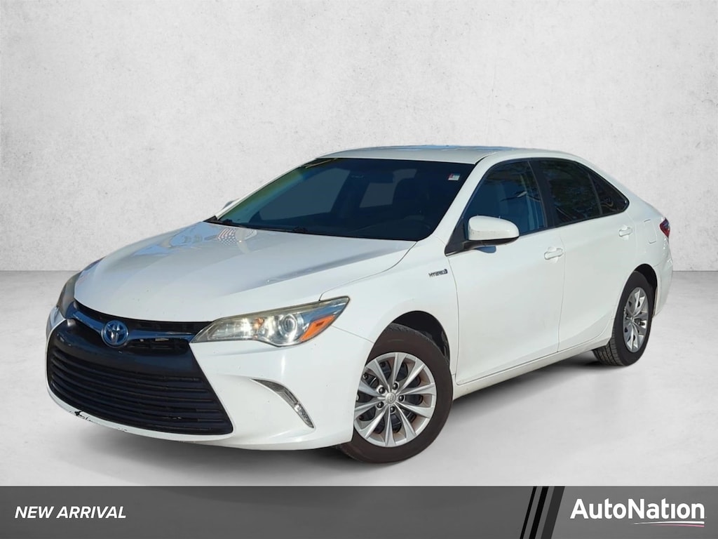 Used 2015 Toyota Camry Hybrid LE Sedan