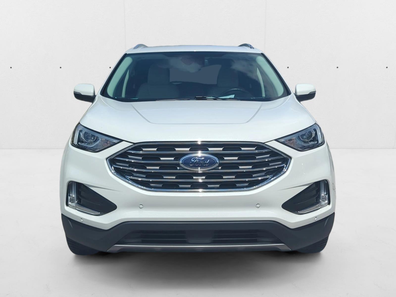 2020 Ford Edge Titanium photo 2