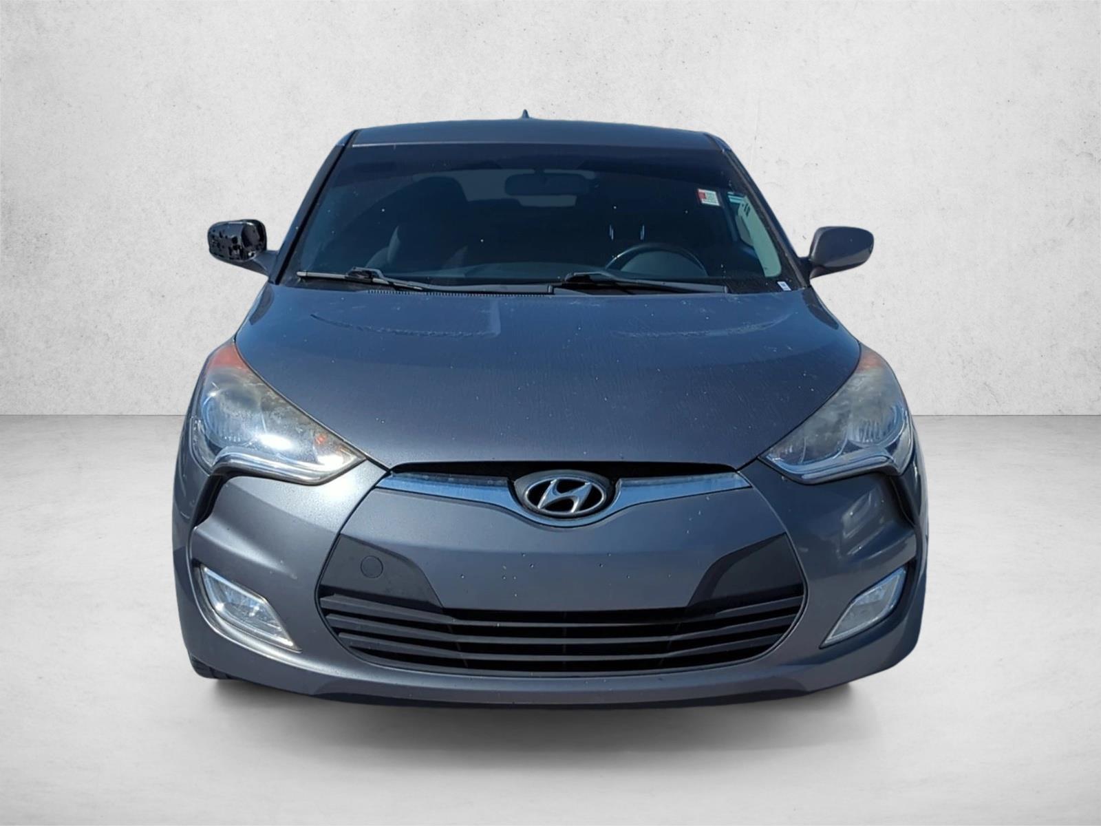 2017 Hyundai Veloster Base photo 2