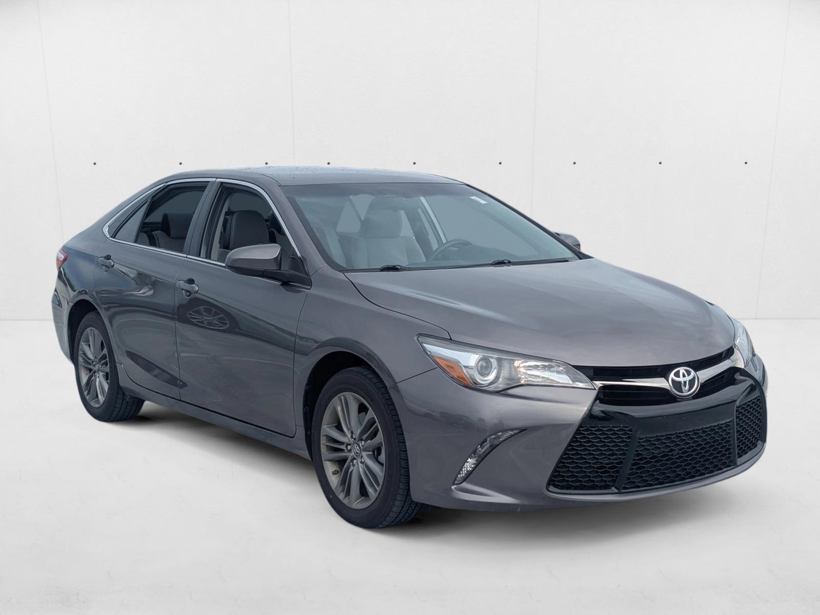 2017 Toyota Camry SE photo 3
