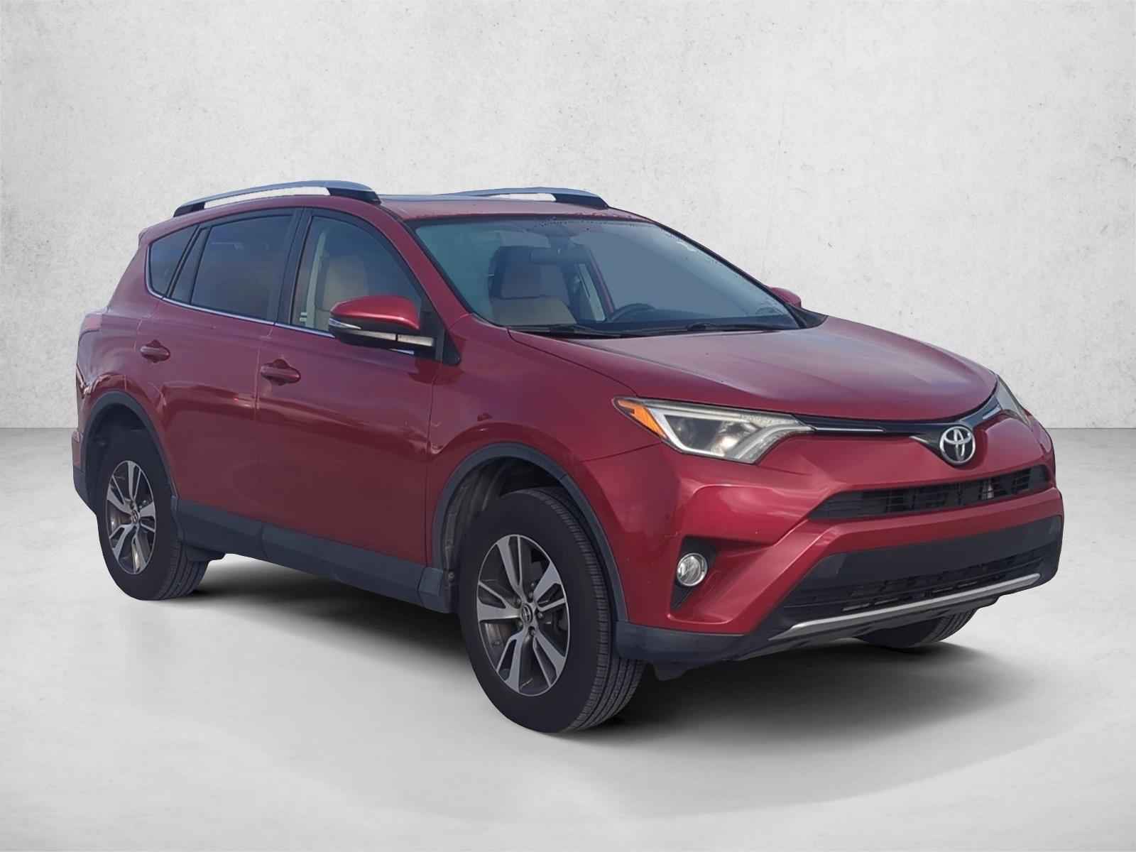 2016 Toyota RAV4 XLE photo 3