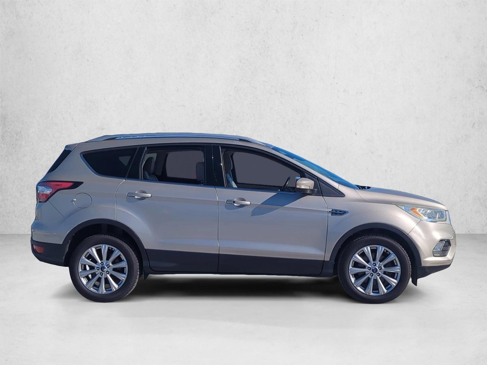 2017 Ford Escape Titanium photo 4