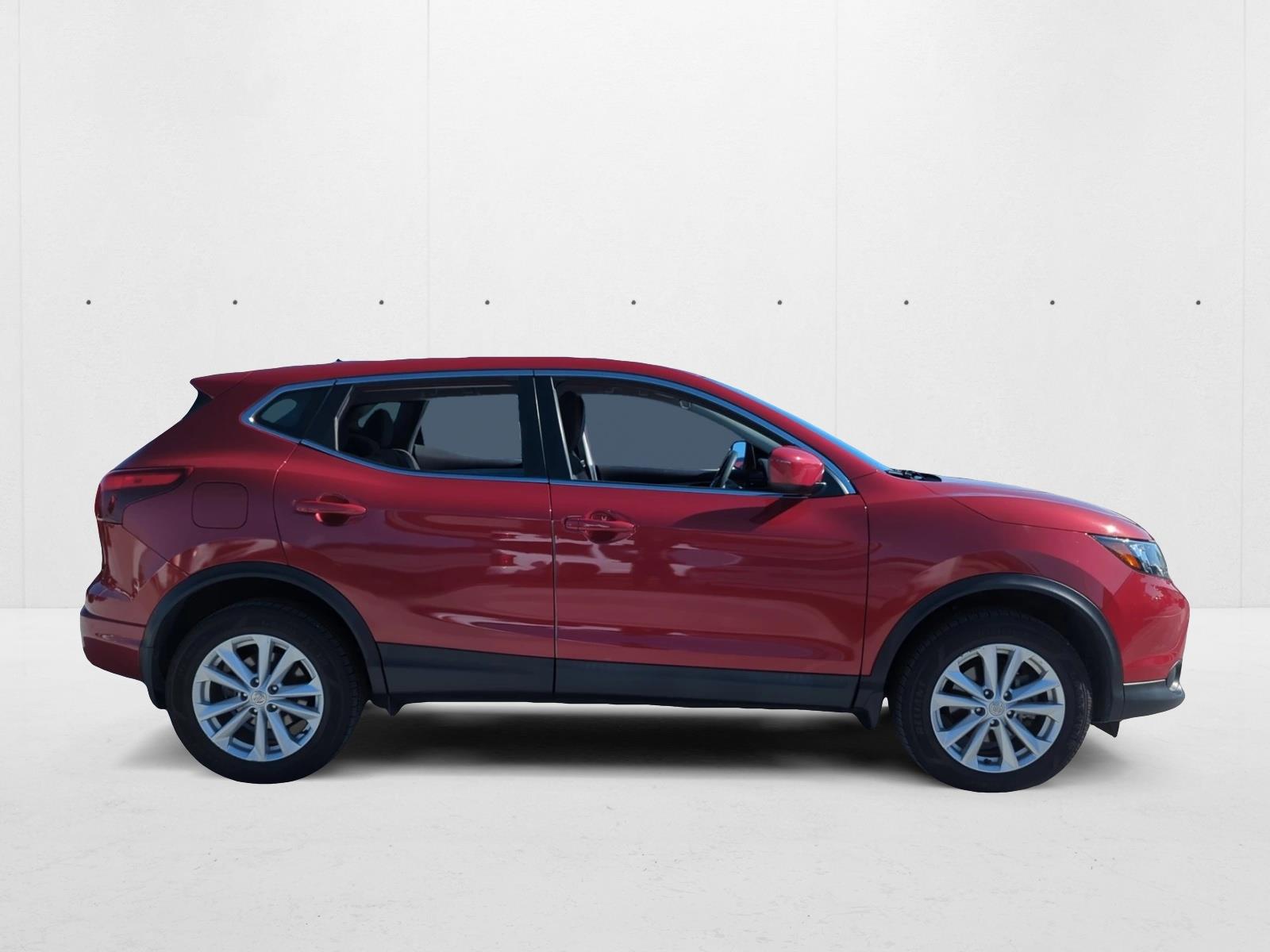 2018 Nissan Rogue Sport S photo 3
