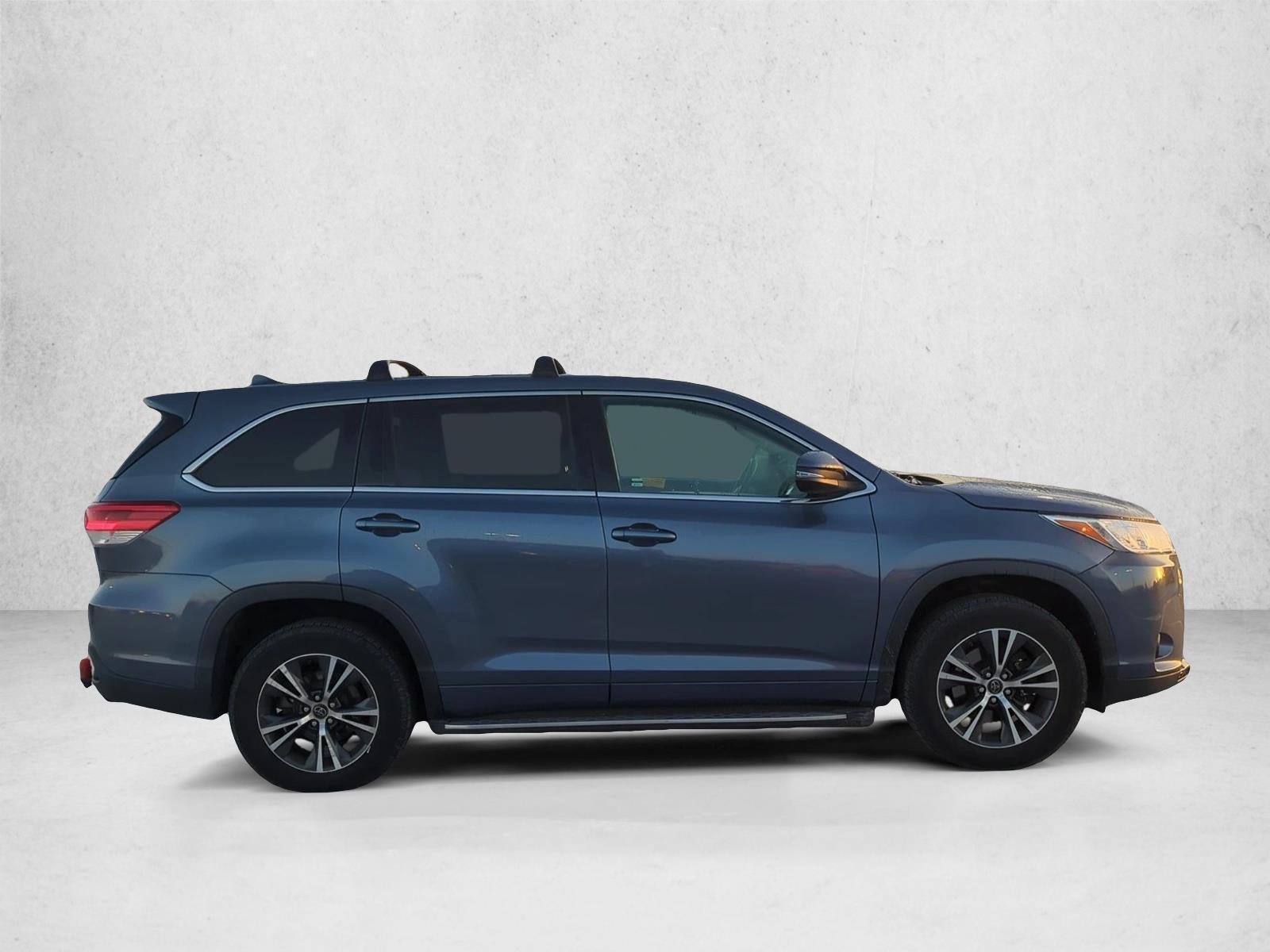2018 Toyota Highlander LE Plus photo 3