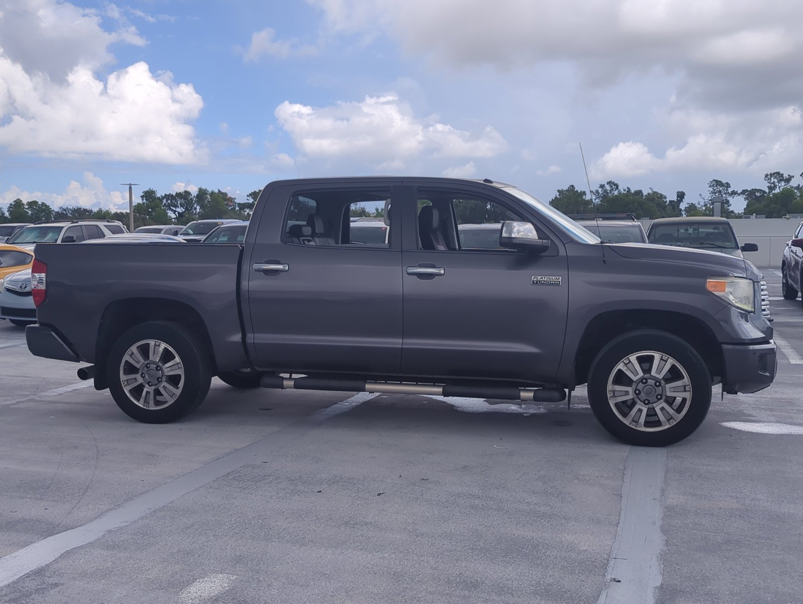 2017 Toyota Tundra Platinum CrewMax photo 4