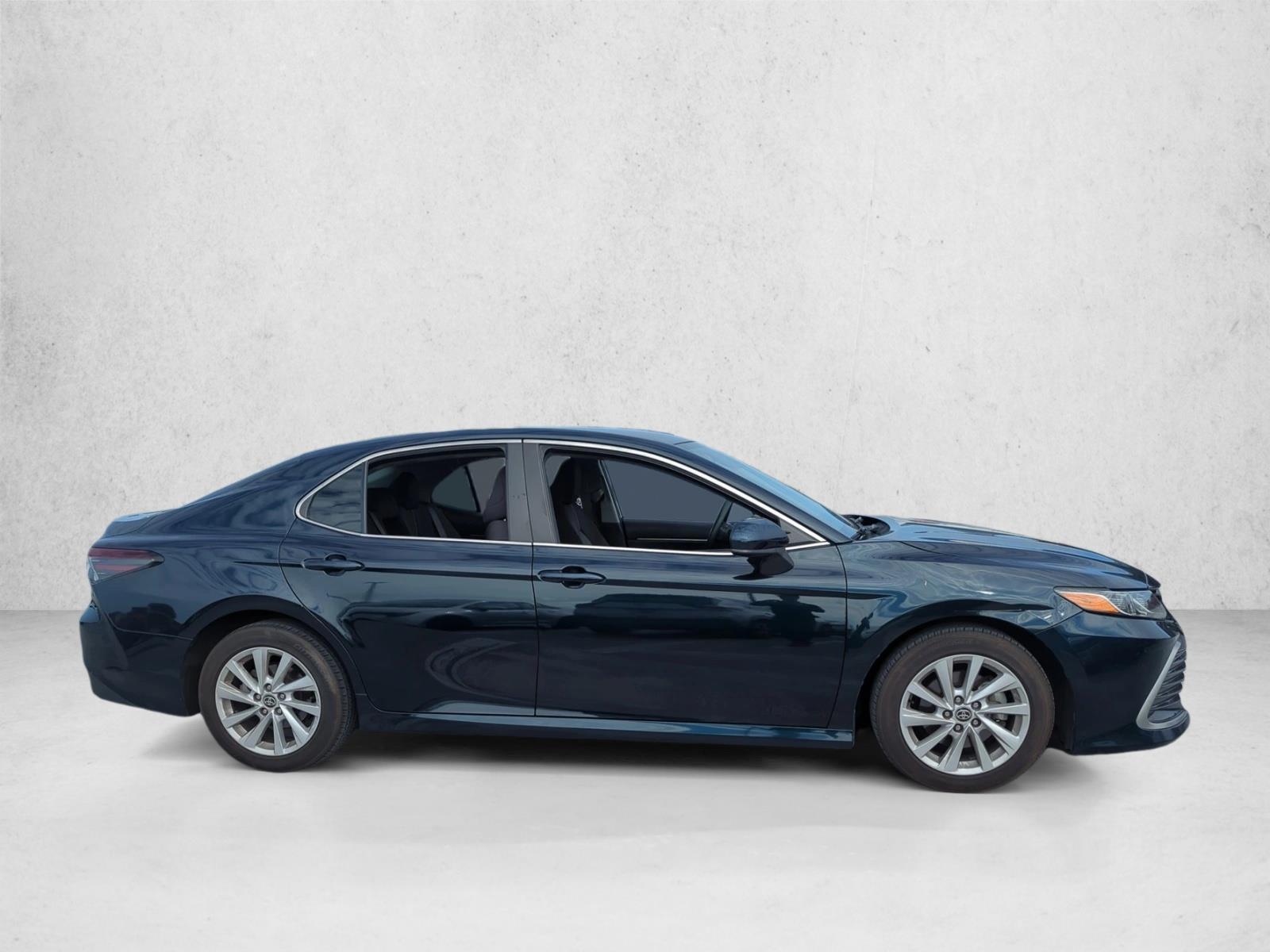 2021 Toyota Camry LE SE photo 4