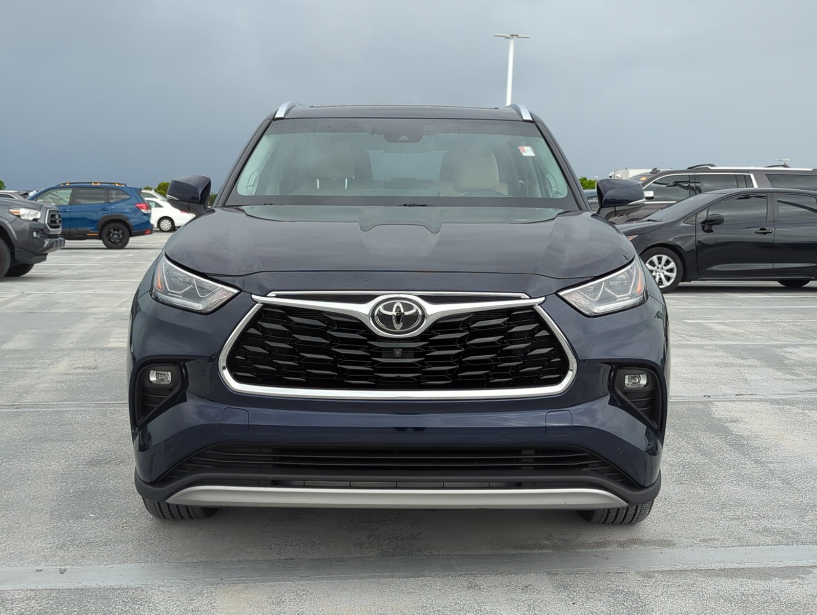 2021 Toyota Highlander Platinum photo 2