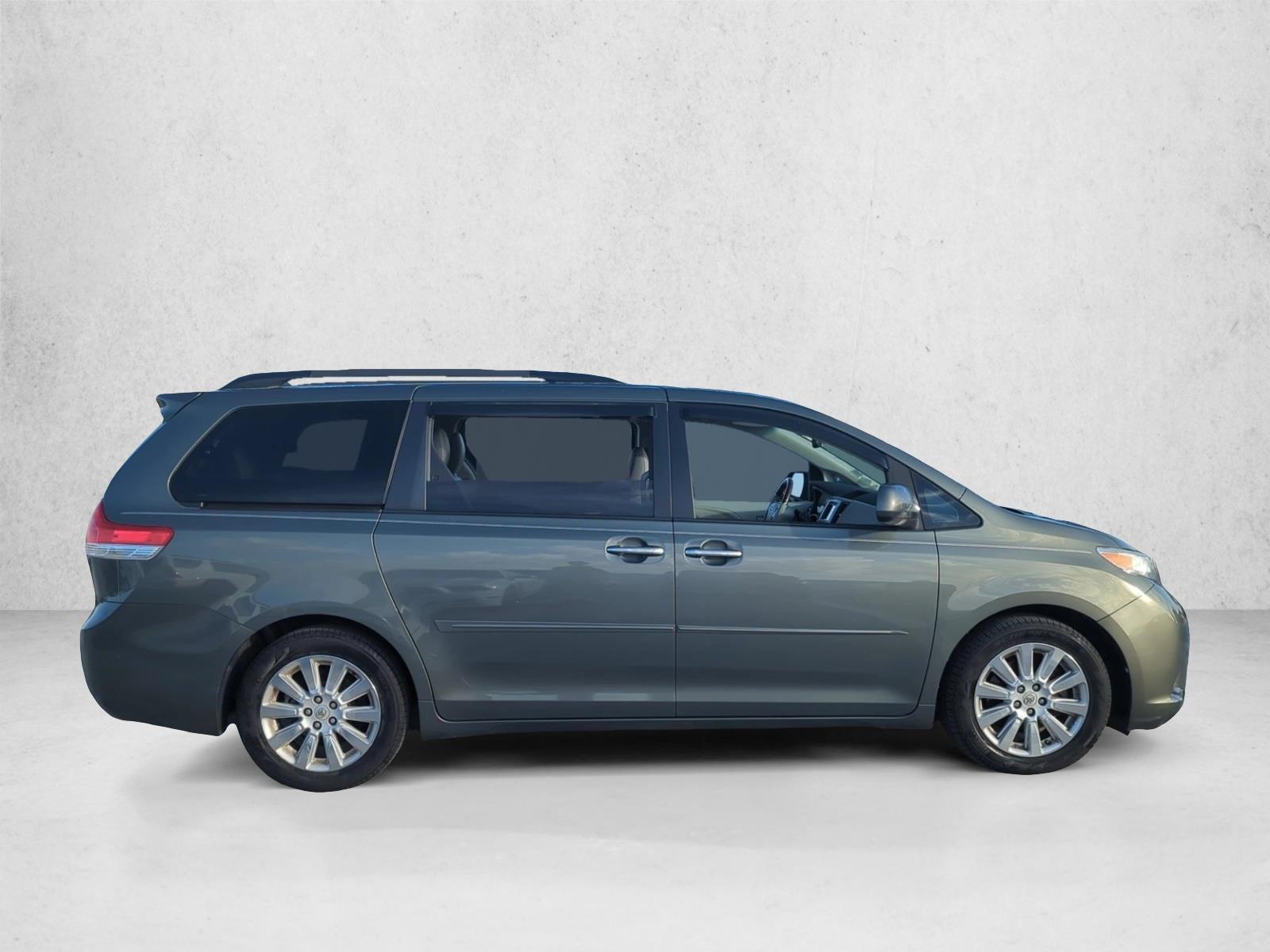 2012 Toyota Sienna Limited photo 4
