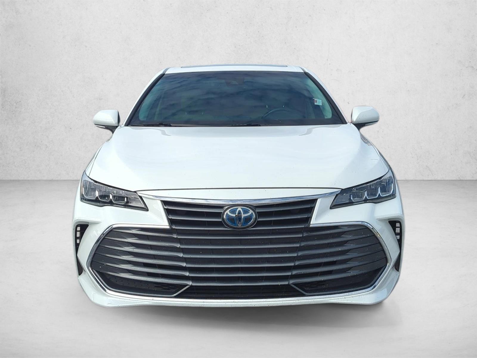 2019 Toyota Avalon Hybrid XLE photo 2