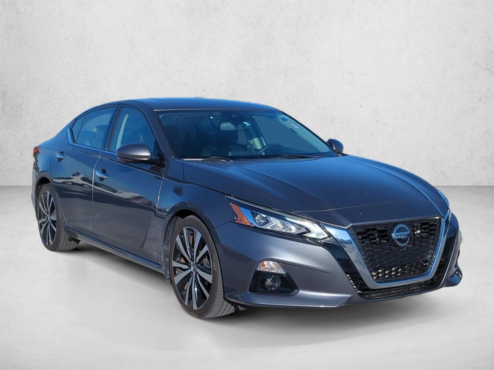 2020 Nissan Altima Platinum photo 3