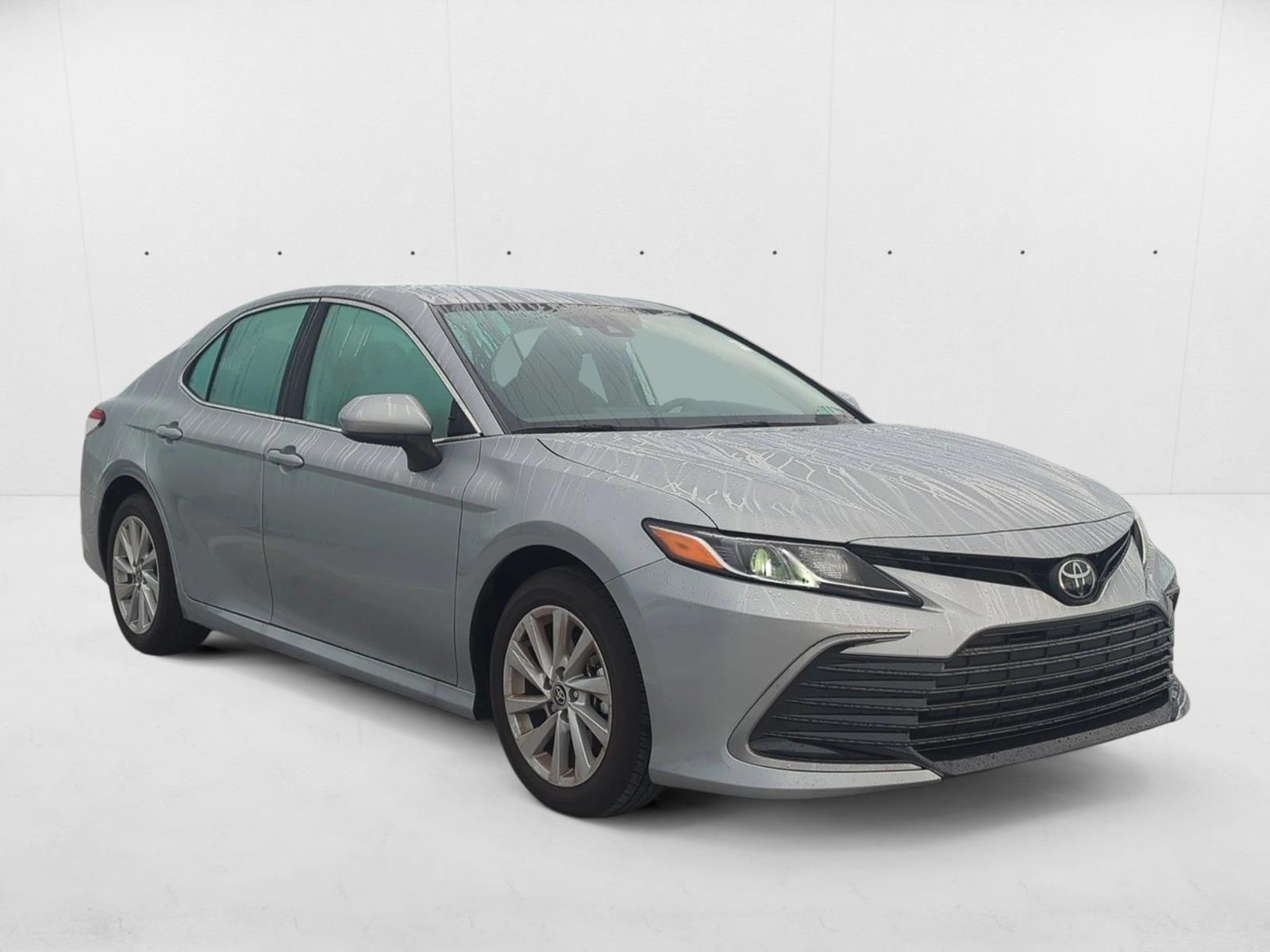2023 Toyota Camry LE SE photo 3