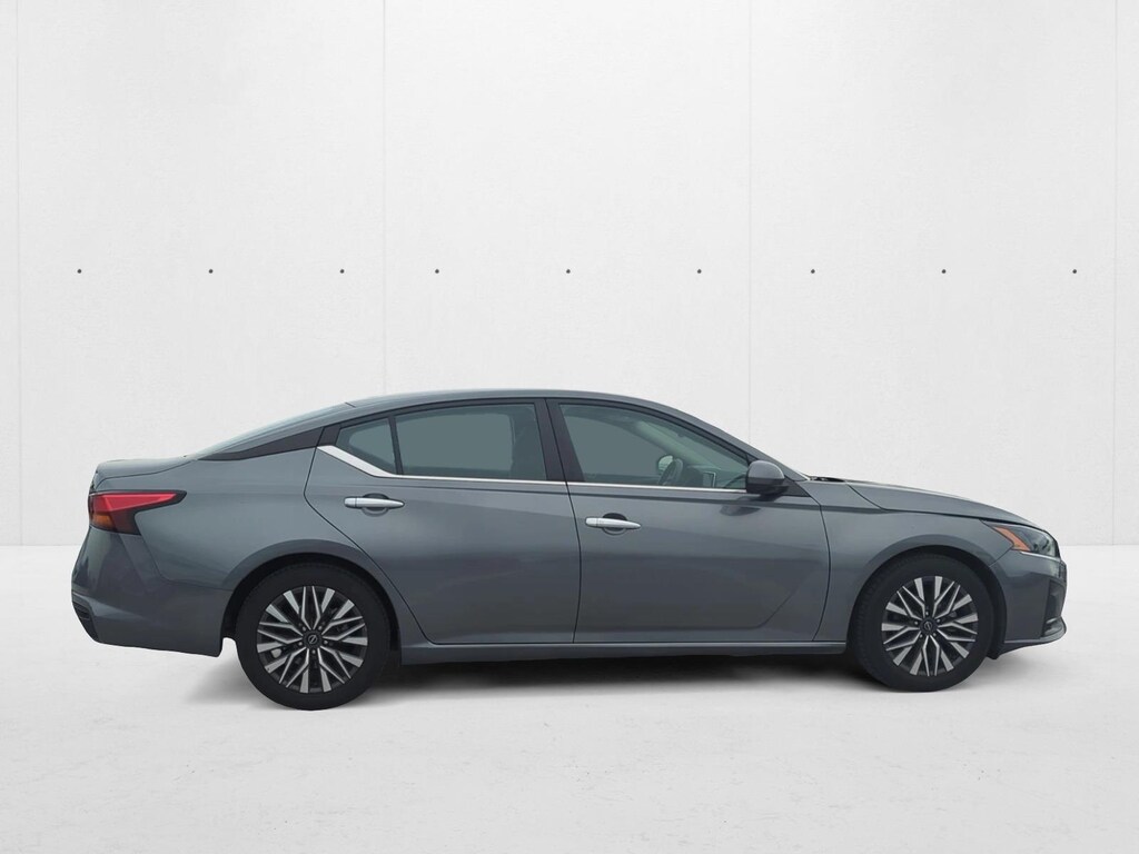 Used 2023 Nissan Altima 2.5 SV Sedan