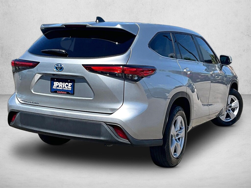 Used 2023 Toyota Highlander Hybrid LE SUV