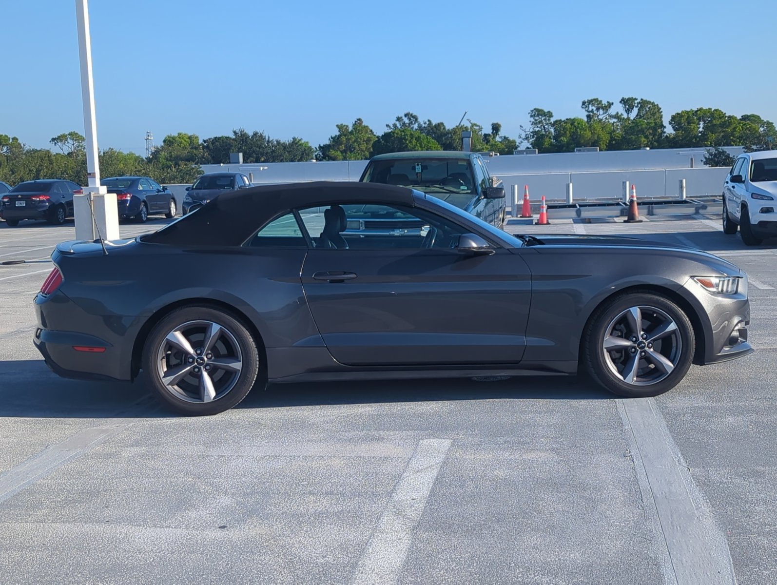 2017 Ford Mustang EcoBoost Premium Convertible photo 4