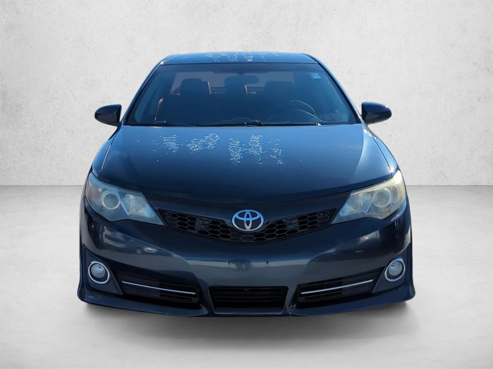 2014 Toyota Camry SE photo 2