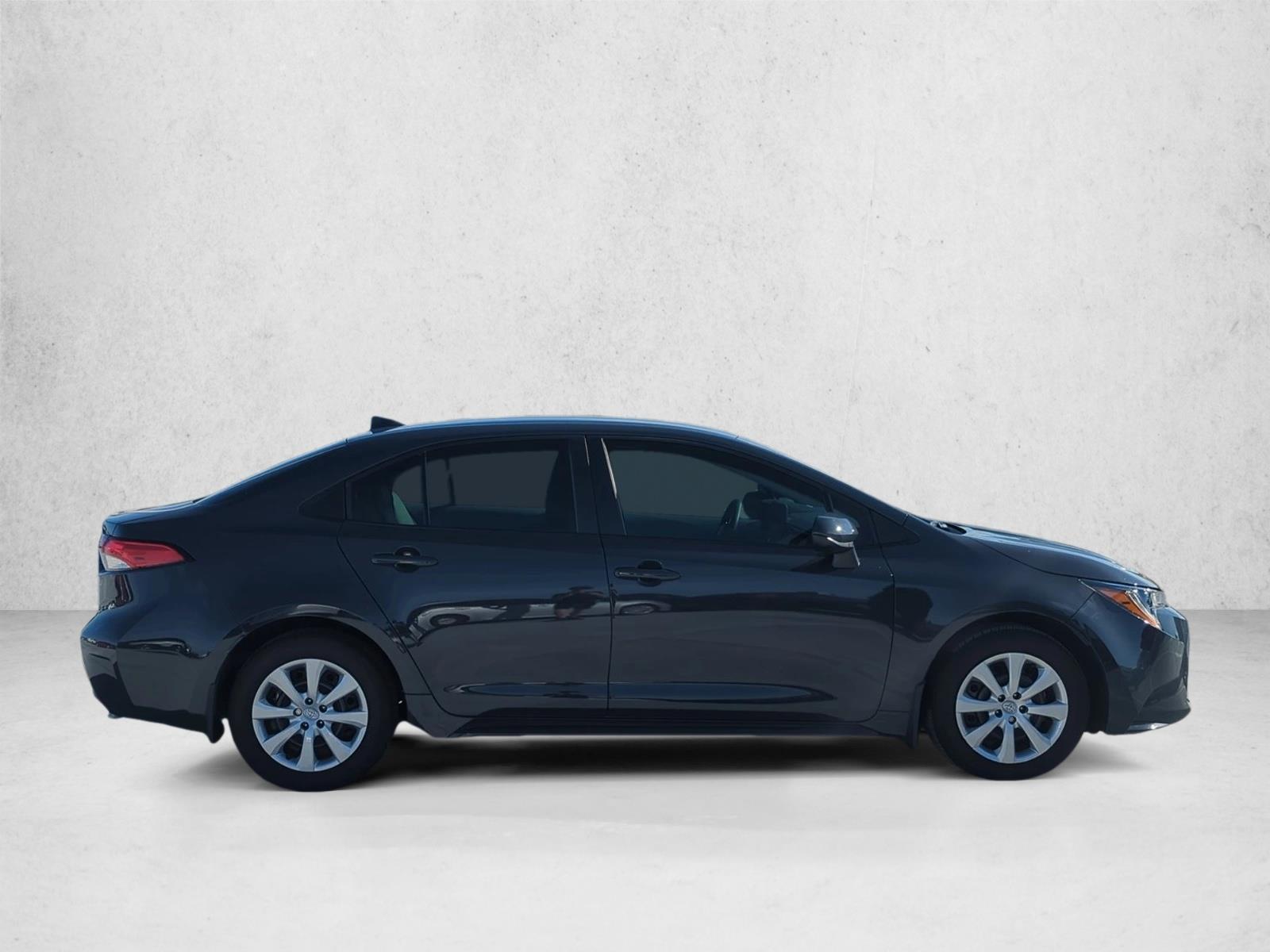 2025 Toyota Corolla LE photo 4