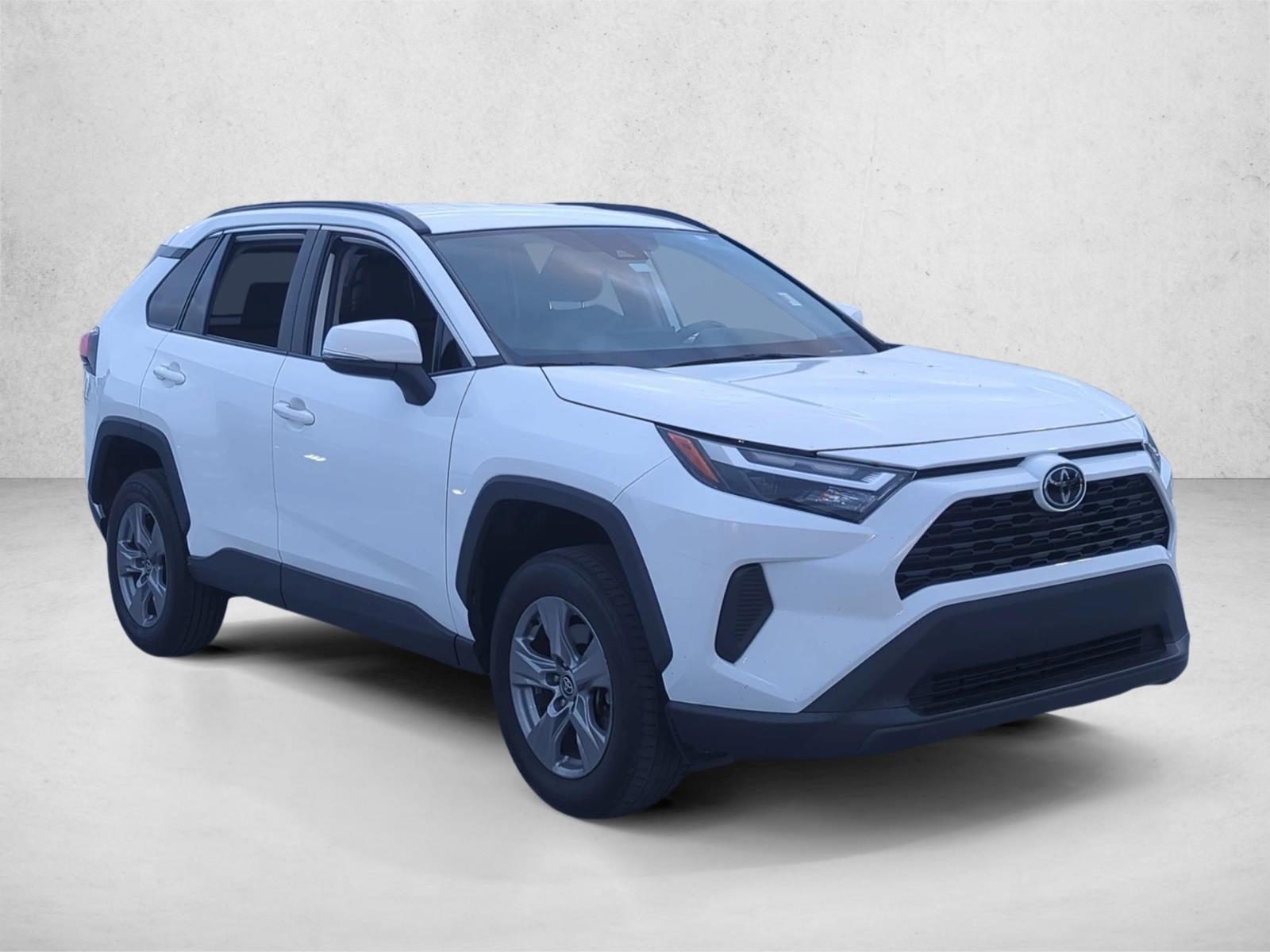 2022 Toyota RAV4 XLE photo 3