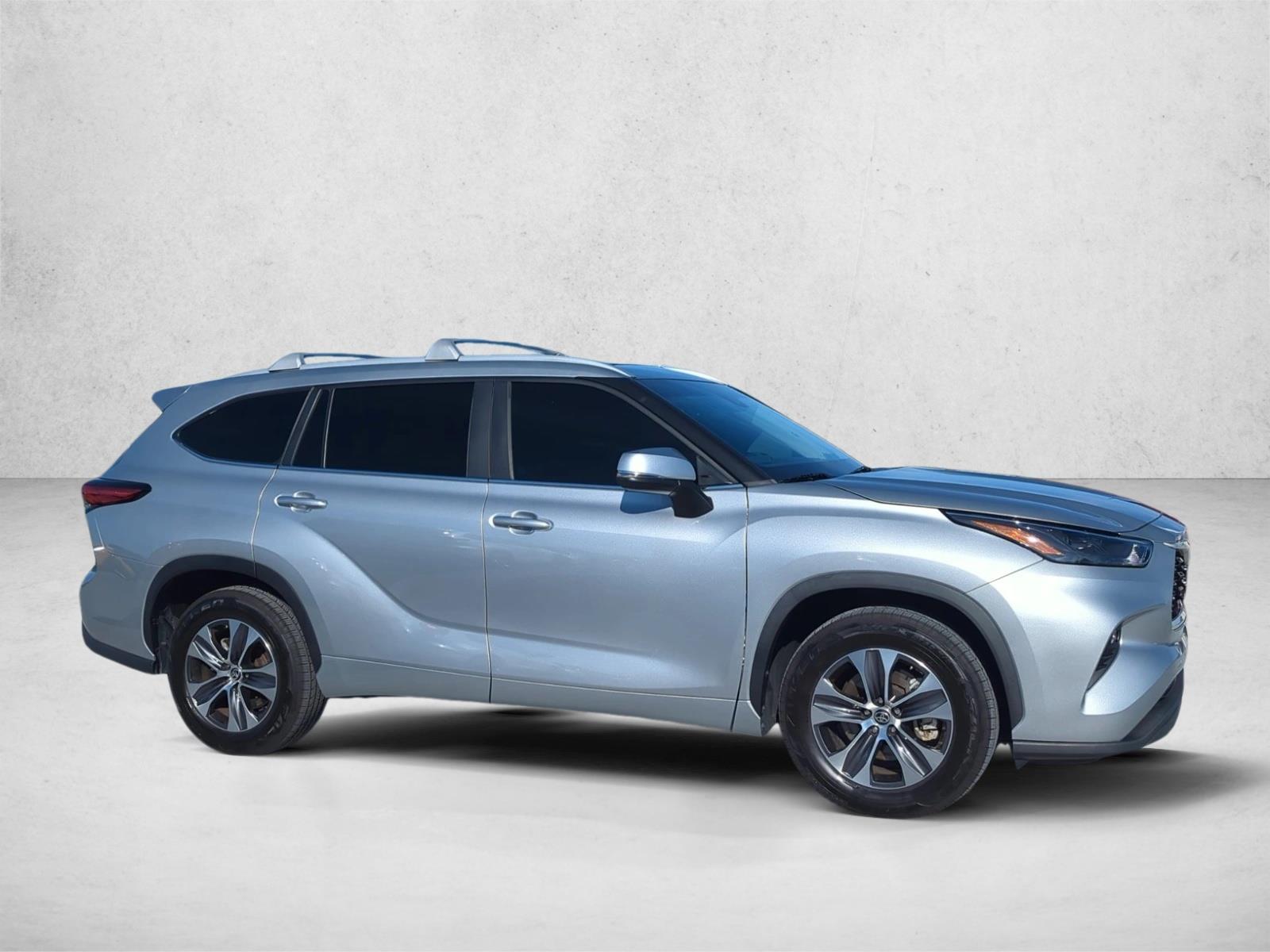 2023 Toyota Highlander XLE photo 4