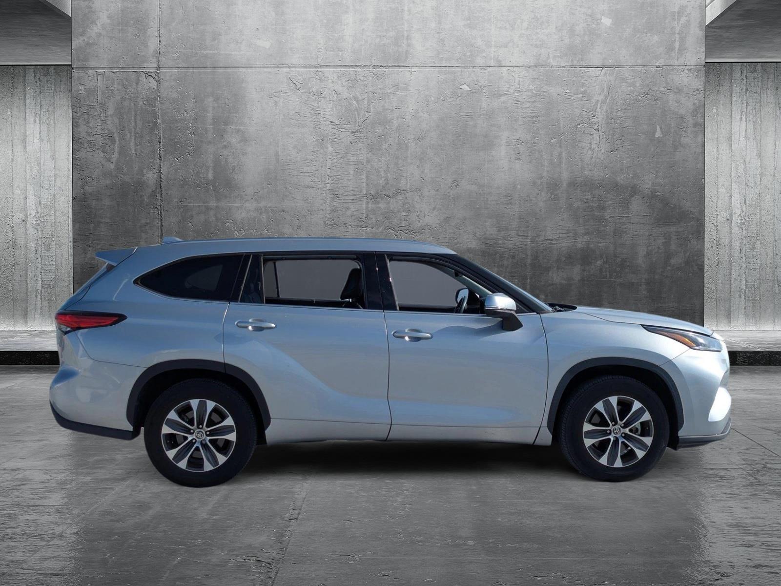 2021 Toyota Highlander XLE photo 4