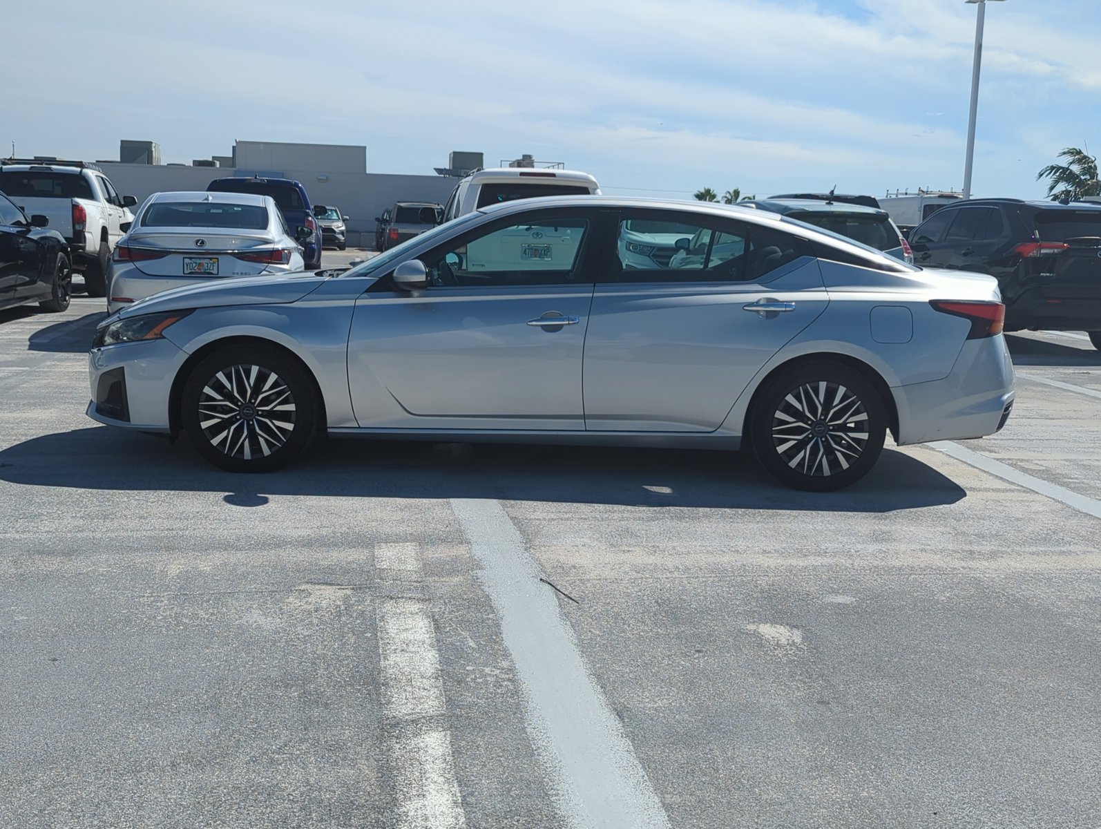 2023 Nissan Altima 2.5 SV photo 4