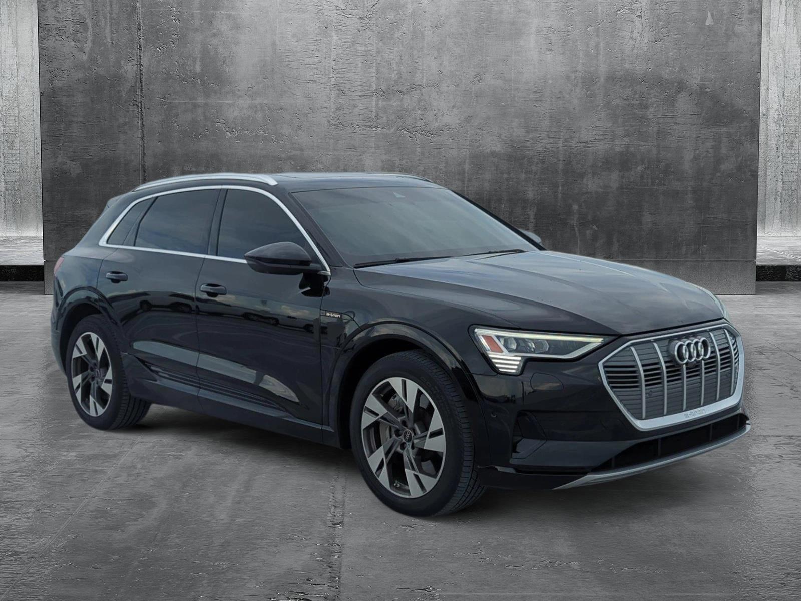 2023 Audi e-tron Premium Plus photo 3