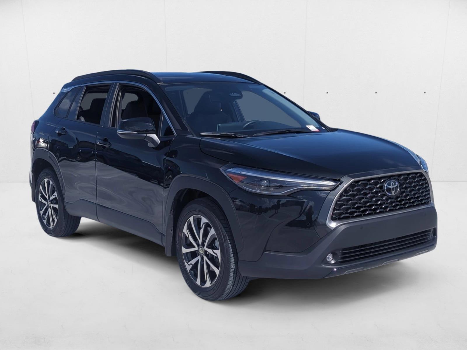 2024 Toyota Corolla Cross XLE photo 3