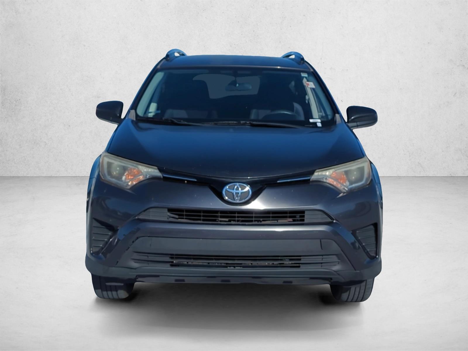 2016 Toyota RAV4 LE photo 2