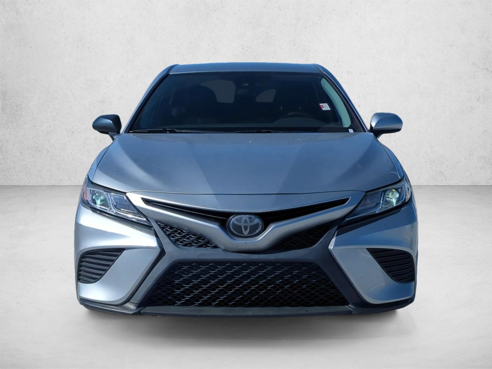 2019 Toyota Camry SE photo 2