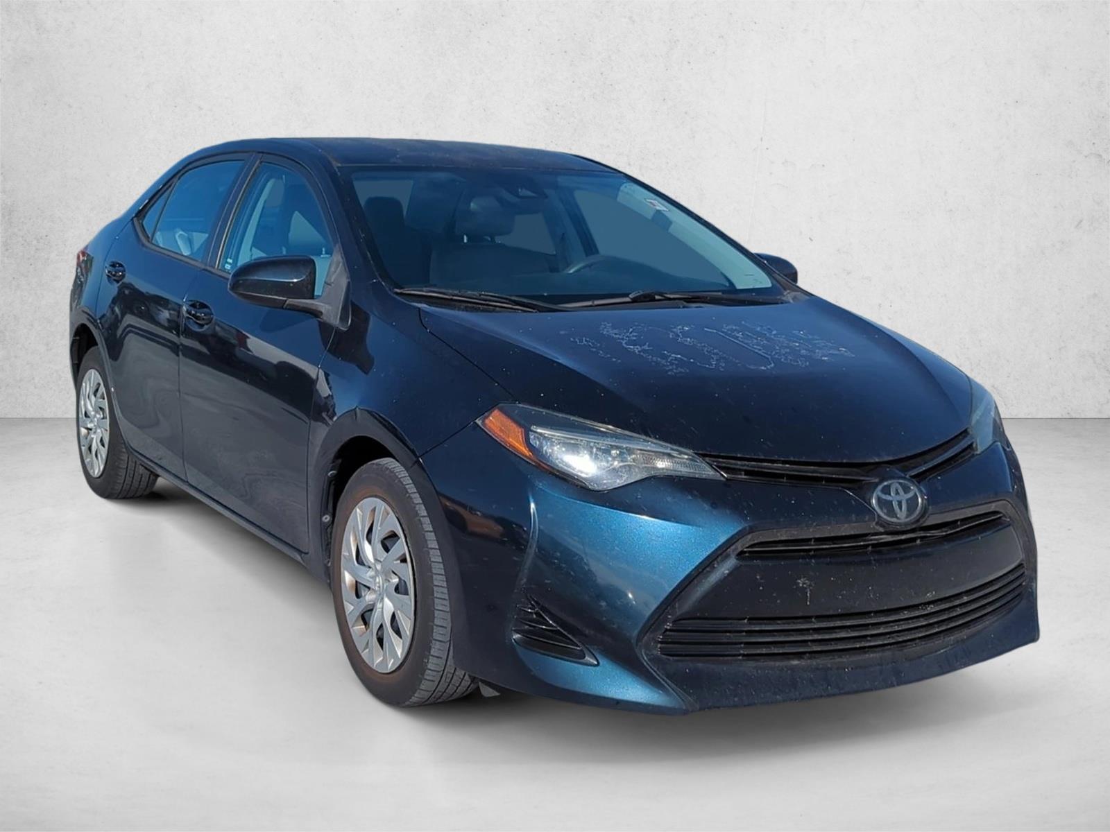 2018 Toyota Corolla LE photo 3