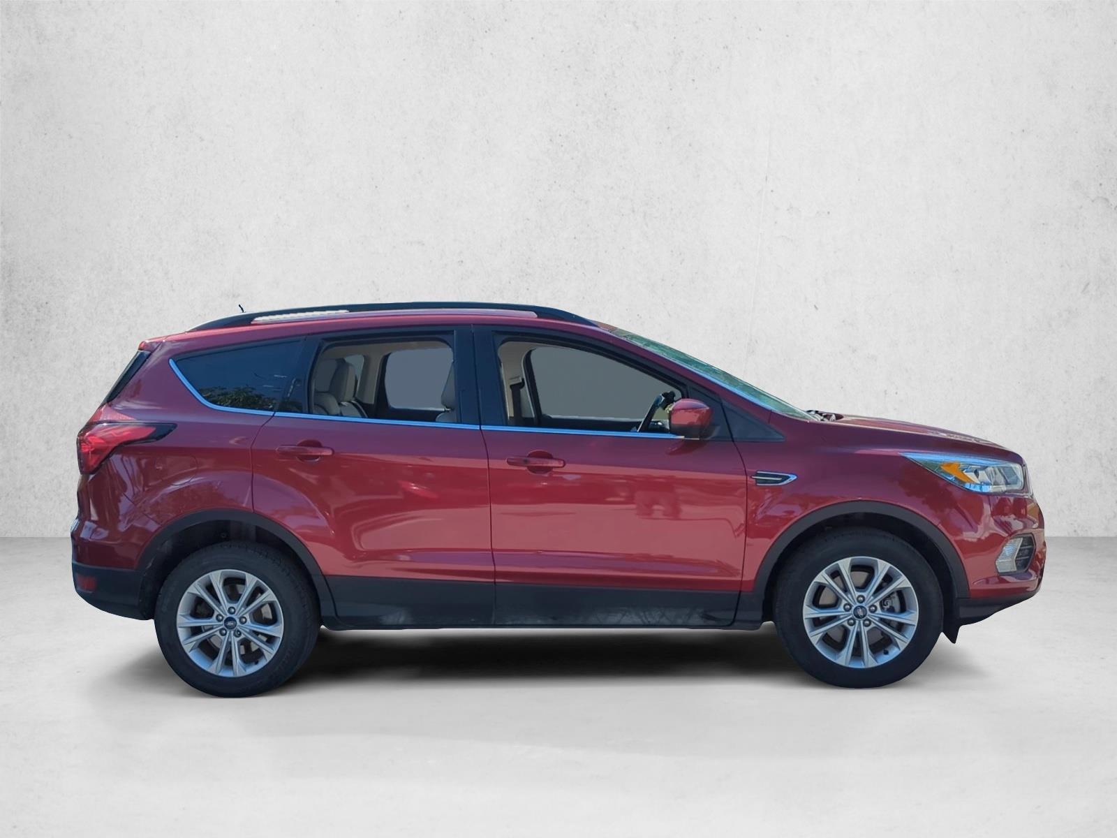 2019 Ford Escape SEL photo 3