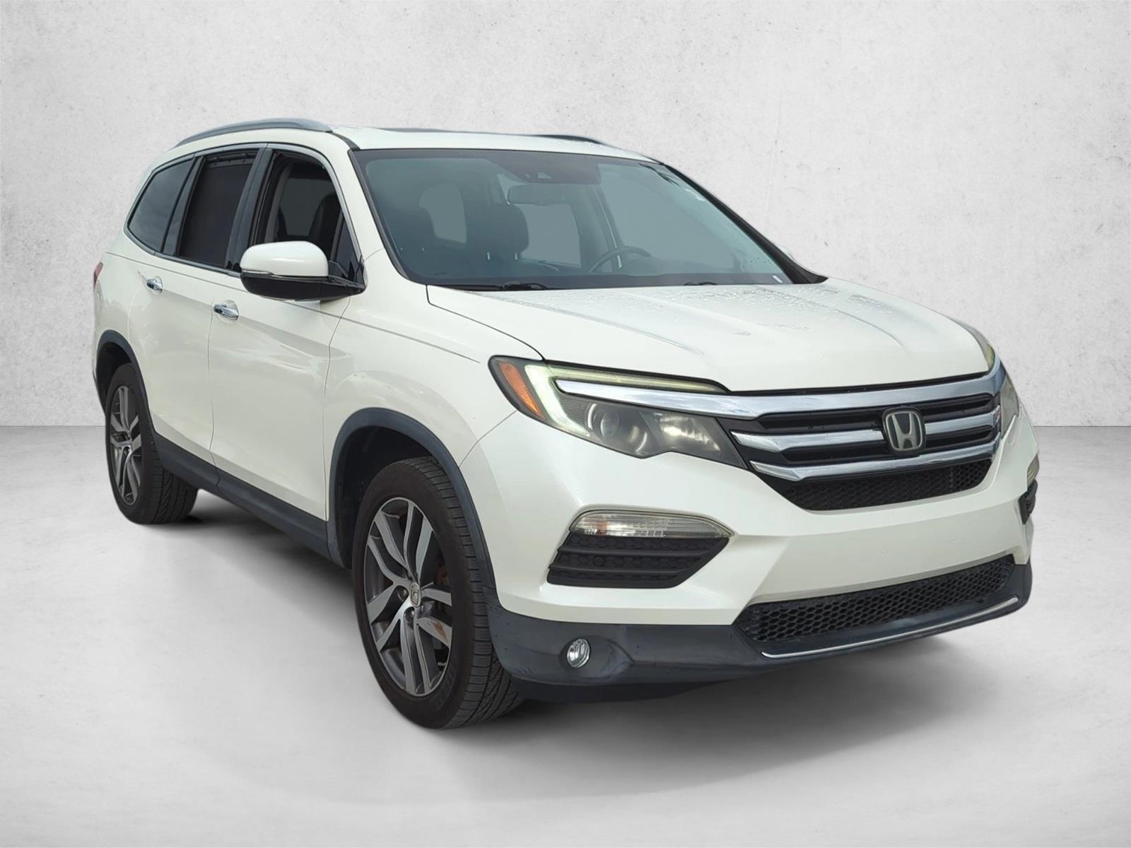 2017 Honda Pilot Elite photo 2
