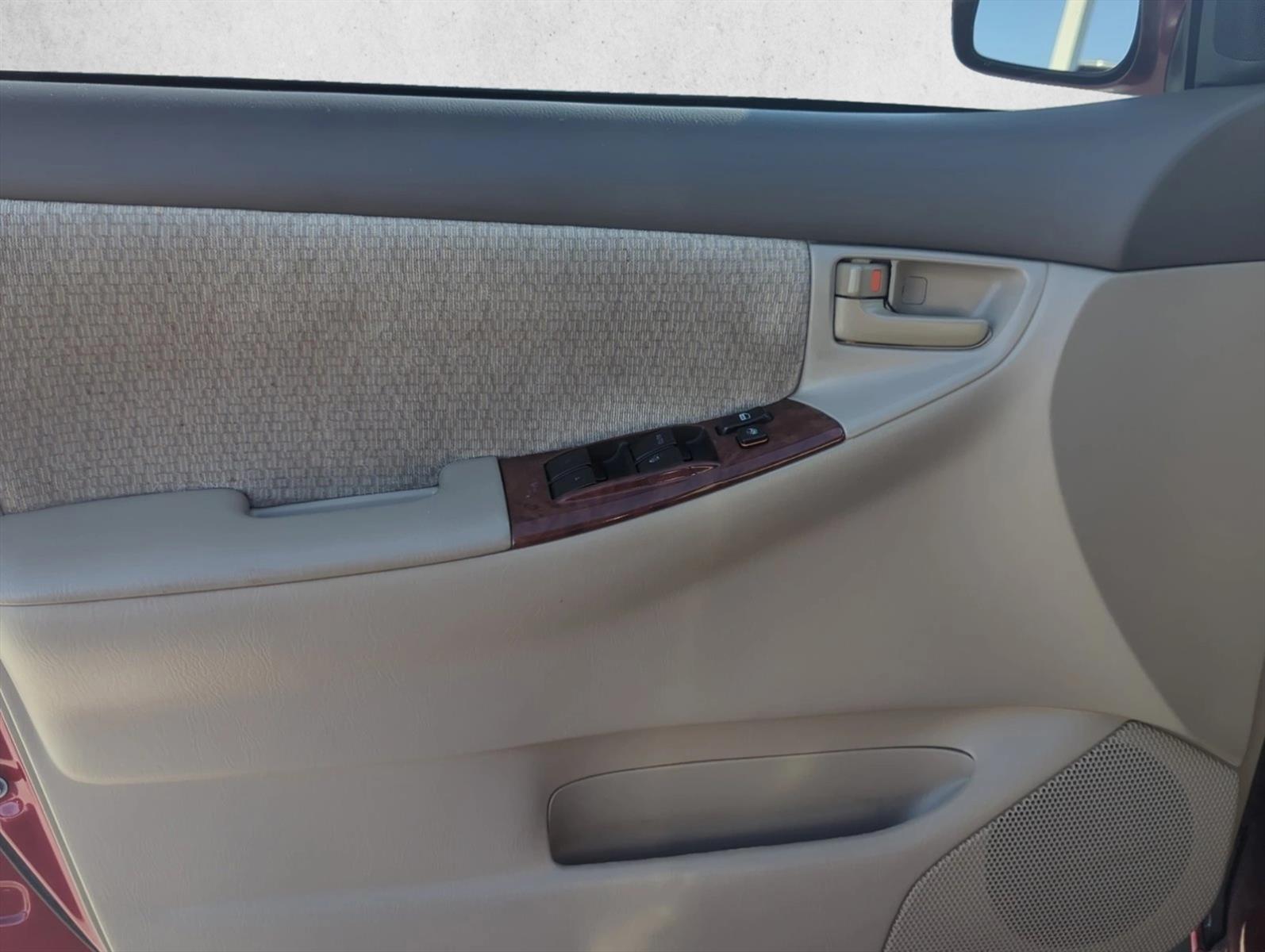 2004 Toyota Corolla CE photo 3